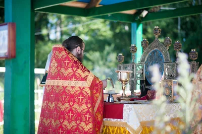 At the altar of a field church: at the service the vestments are those of any priest, 2017