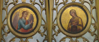 The Annunciation across the two leaves: the Archangel Gabriel on the left, the Theotokos on the right