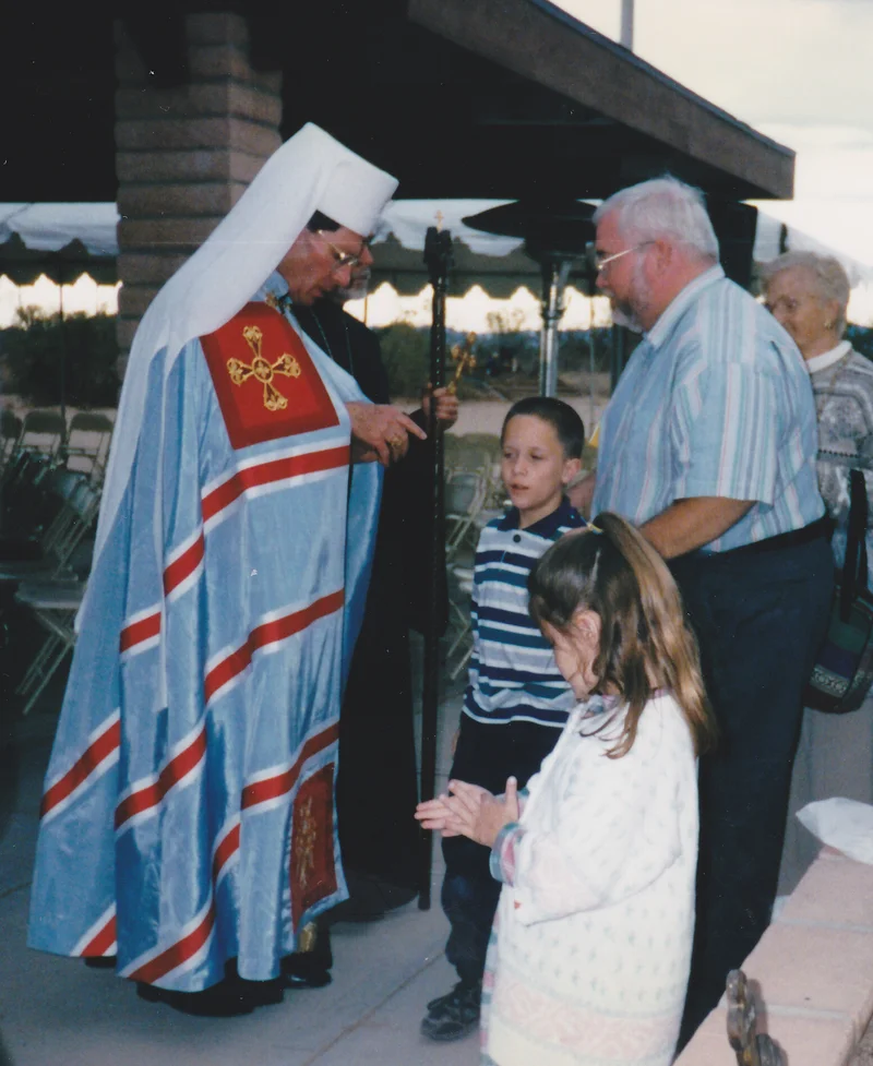A metropolitan's mantle: blue, with tablets at the neck and the transverse stripes called "streams"