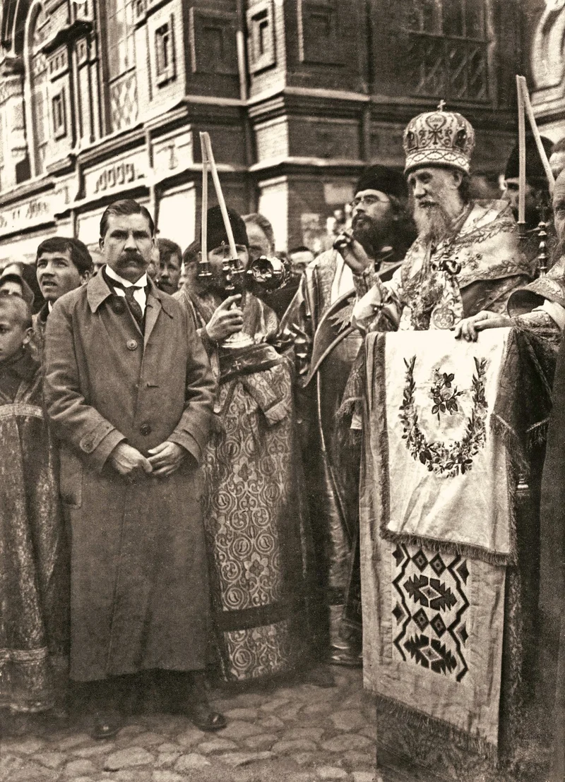Патриарх Тихон служит молебен у Никольских ворот на Красной площади, 22 мая 1918 года
