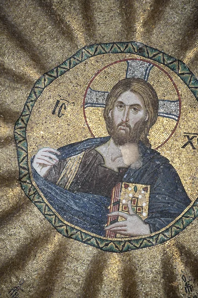 Что видно изнутри: Спаситель Вседержитель в самом верху свода. Мозаика XIV века, храм Паммакаристос, Константинополь