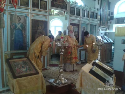 Митрополит Викентий вручил награду старейшему священнику самаркандского благочиния