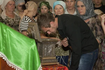 Верующие Термеза встретили ковчег с частицей мощей святителя Николая Чудотворца