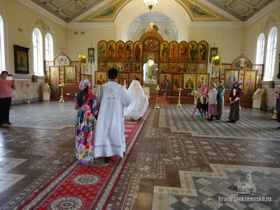 Пономарь храма Максим, вступил на стезю брачной жизни