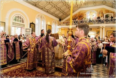 Святейший Патриарх Кирилл совершил вечернее богослужение в соборе святителя Алексия Московского в Самарканде. 30. 09. 2017.