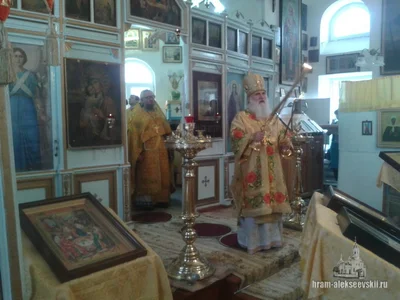 Митрополит Викентий вручил награду старейшему священнику самаркандского благочиния