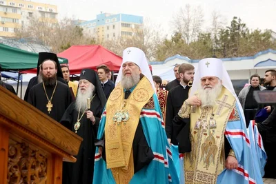 Одиннадцать архиереев молились в кафедральном соборе Ташкента за Божественной литургией