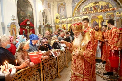 Благодатный огонь в пасхальную ночь доставлен из Израиля в Ташкент