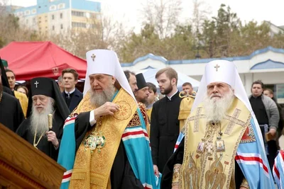 Одиннадцать архиереев молились в кафедральном соборе Ташкента за Божественной литургией