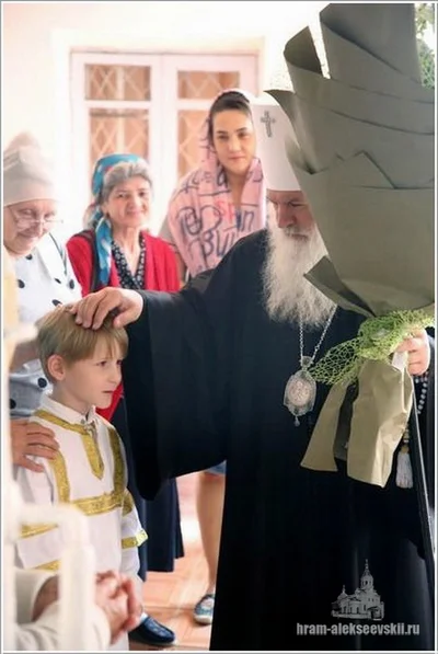В Самарканде митрополит Викентий совершил Литургию, Таинство Крещения и освятил купол для Свято-Георгиевского храма