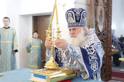 Митрополит Викентий совершил Божественную литургию во Владимирском соборе Бишкека