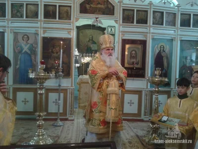 Митрополит Викентий вручил награду старейшему священнику самаркандского благочиния