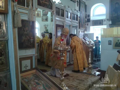 Митрополит Викентий вручил награду старейшему священнику самаркандского благочиния