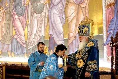 В праздник Казанской иконы Божией Матери в соборе митрополит Викентий совершил дьяконскую хиротонию