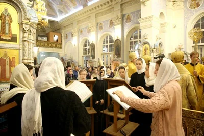 Одиннадцать архиереев молились в кафедральном соборе Ташкента за Божественной литургией