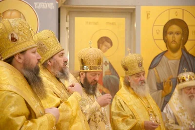 Одиннадцать архиереев молились в кафедральном соборе Ташкента за Божественной литургией