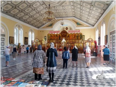 Радоница. Поделиться с нашими усопшими радостью Воскресения Христова.