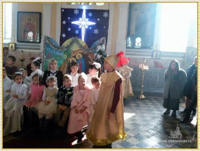 Дорогие братья и сестры, поздравляем Вас с Рождеством Христовым!