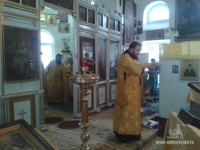 Митрополит Викентий вручил награду старейшему священнику самаркандского благочиния