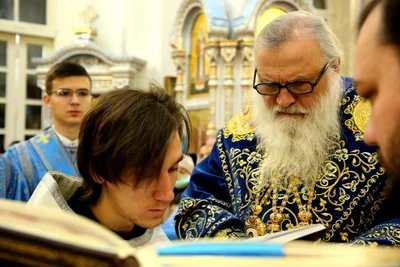 В праздник Введения во храм Пресвятой Богородицы митрополит Викентий совершил пресвитерскую и диаконскую хиротонии