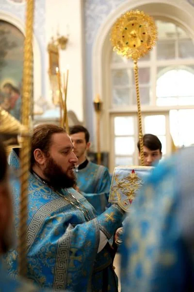В праздник Казанской иконы Божией Матери в соборе митрополит Викентий совершил дьяконскую хиротонию