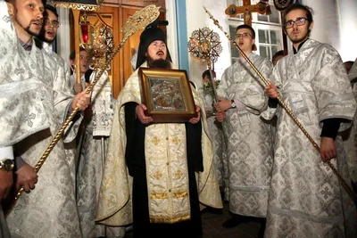 Благодатный огонь в пасхальную ночь доставлен из Израиля в Ташкент