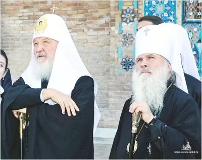 Святейший Патриарх Кирилл помолился у гробницы пророка Даниила в Самарканде