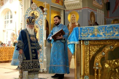 В праздник Казанской иконы Божией Матери в соборе митрополит Викентий совершил дьяконскую хиротонию