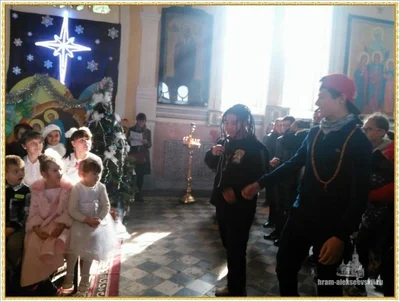 Дорогие братья и сестры, поздравляем Вас с Рождеством Христовым!
