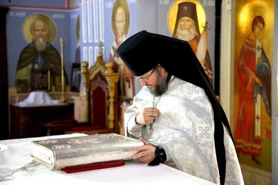 Поминовение усопших совершил митрополит Викентий в соборе