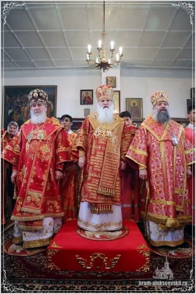 Перед отъездом из Самарканда митрополит Викентий, митрополит Климент и епископ Питирим совершили вечернее Богослужение в Свято-Георгиевском храме