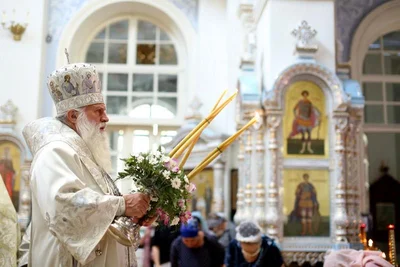 На праздник Преображения Господня митрополит Викентий освятил яблоки и виноград