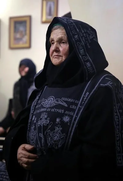 Благоговейное и глубокое понимание смысла почитания икон приносит человеку радость и Божие благословение