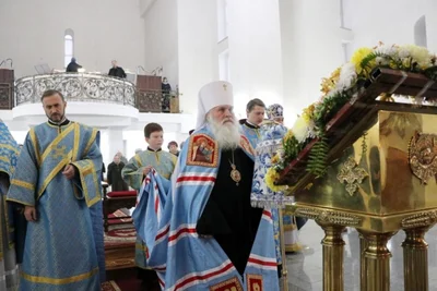 Митрополит Викентий совершил Божественную литургию во Владимирском соборе Бишкека