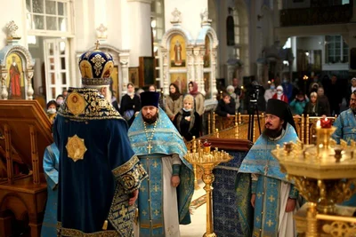 В праздник Казанской иконы Божией Матери в соборе митрополит Викентий совершил дьяконскую хиротонию