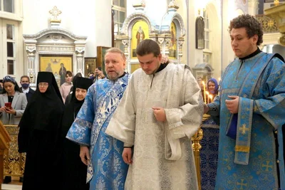 В праздник Введения во храм Пресвятой Богородицы митрополит Викентий совершил пресвитерскую и диаконскую хиротонии