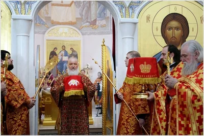 Митрополит Викентий сослужил Святейшему Патриарху Кириллу при освящении храма в честь Феодоровской иконы Божией Матери в монастыре Новомучеников и исповедников Церкви Русской в Алапаевске