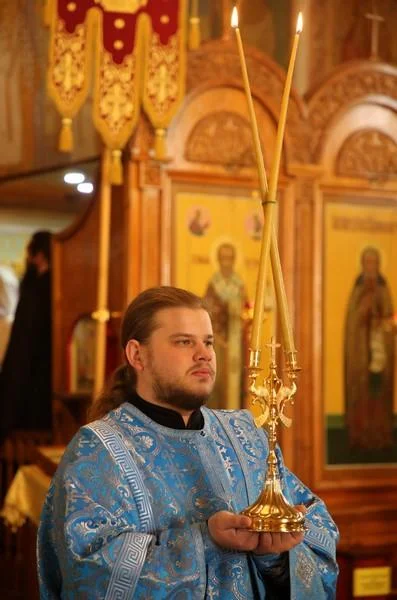 Митрополит Викентий доставил мощевик с частицей мощей святителя Николая Сербского в Свято-Троицкий Никольский женский монастырь