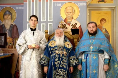 В праздник Казанской иконы Божией Матери в соборе митрополит Викентий совершил дьяконскую хиротонию