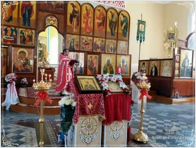Радоница. Поделиться с нашими усопшими радостью Воскресения Христова.