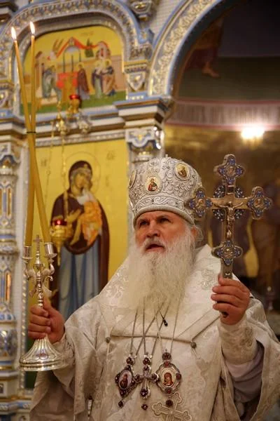Сотни православных пришли в собор почтить память своих усопших сродников