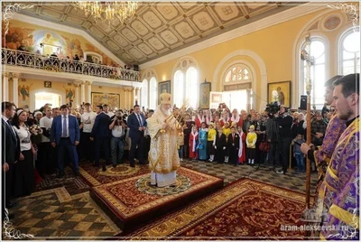 Святейший Патриарх Кирилл совершил вечернее богослужение в соборе святителя Алексия Московского в Самарканде. 30. 09. 2017.