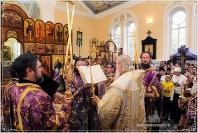Святейший Патриарх Кирилл совершил вечернее богослужение в соборе святителя Алексия Московского в Самарканде. 30. 09. 2017.