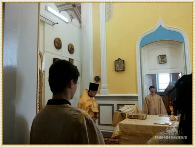Дорогие братья и сестры, поздравляем Вас с Рождеством Христовым!