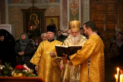 Митрополит Викентий возглавил торжественную службу в честь престольного праздника храма в Свято-Троицком Никольском женском монастыре
