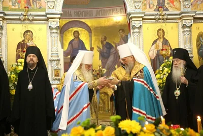 Одиннадцать архиереев молились в кафедральном соборе Ташкента за Божественной литургией