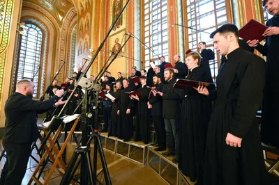В день рождения Святейшего Патриарха Кирилла митрополит Викентий сослужил Божественную литургию в Храме Христа Спасителя