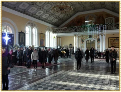 Дорогие братья и сестры, поздравляем Вас с Рождеством Христовым!