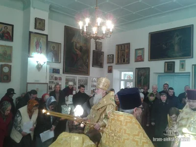 Митрополит Викентий вручил награду старейшему священнику самаркандского благочиния
