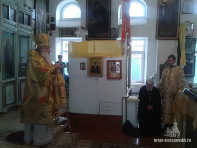 Митрополит Викентий вручил награду старейшему священнику самаркандского благочиния